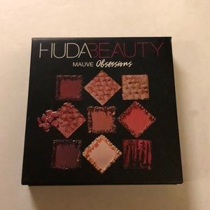 HugsBeauty Eyeshadow palette